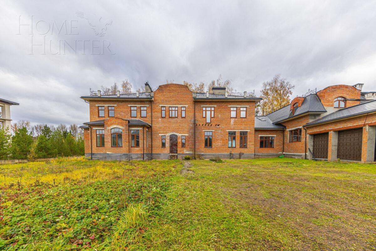 2-этажный коттедж 1 800 м² без отделки