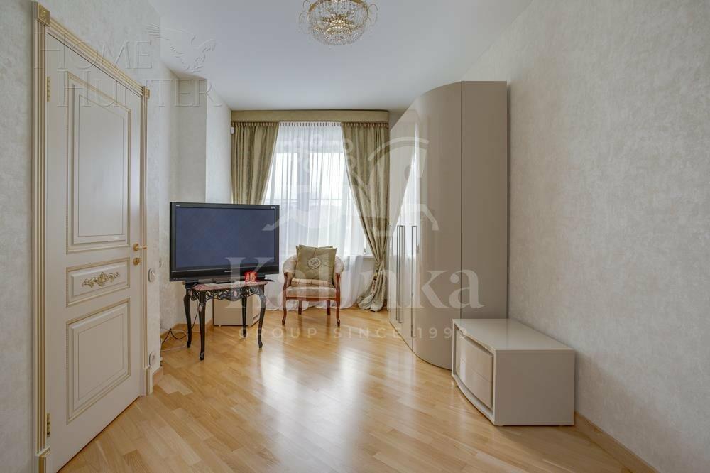 3-этажный таунхаус 300 м² с отделкой