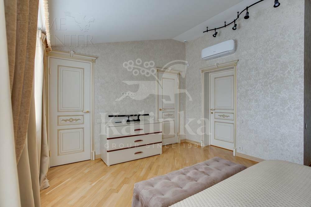 3-этажный таунхаус 300 м² с отделкой