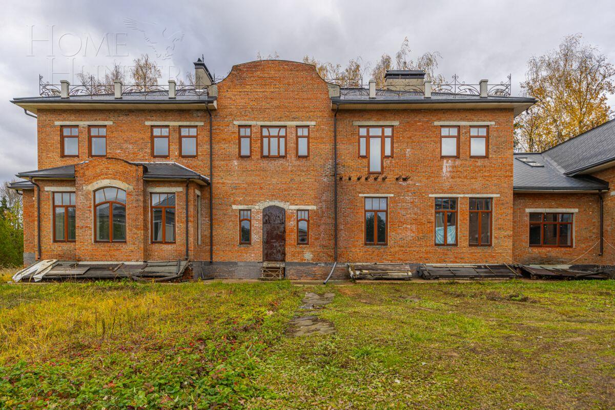 2-этажный коттедж 1 800 м² без отделки