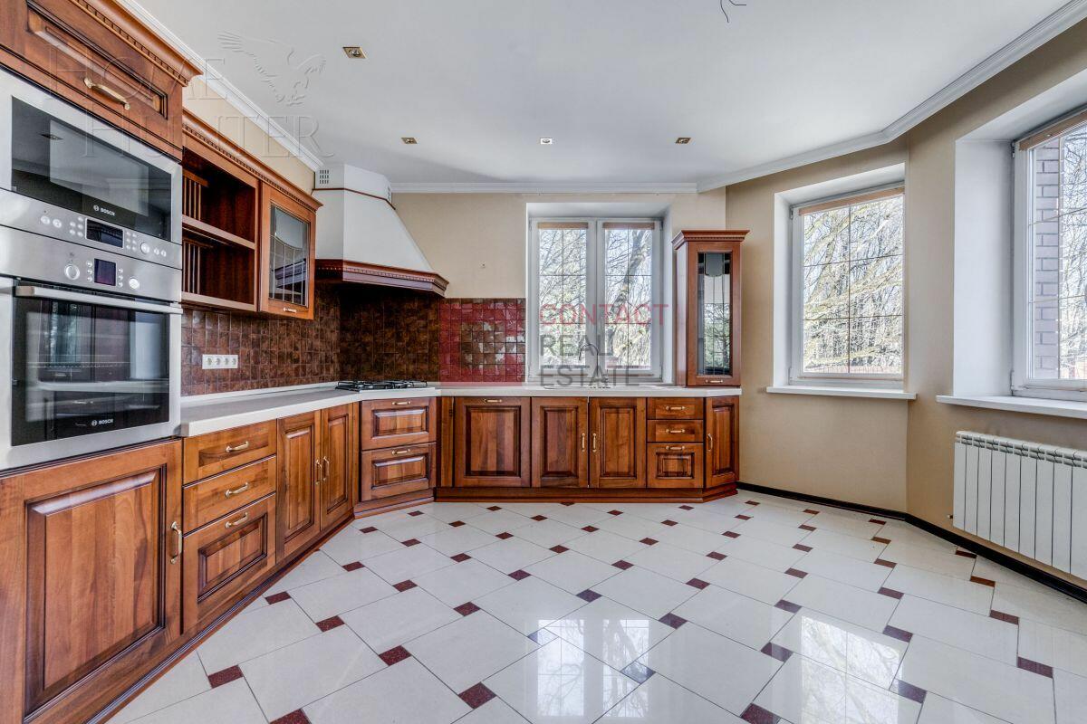 2-этажный коттедж 600 м² с отделкой