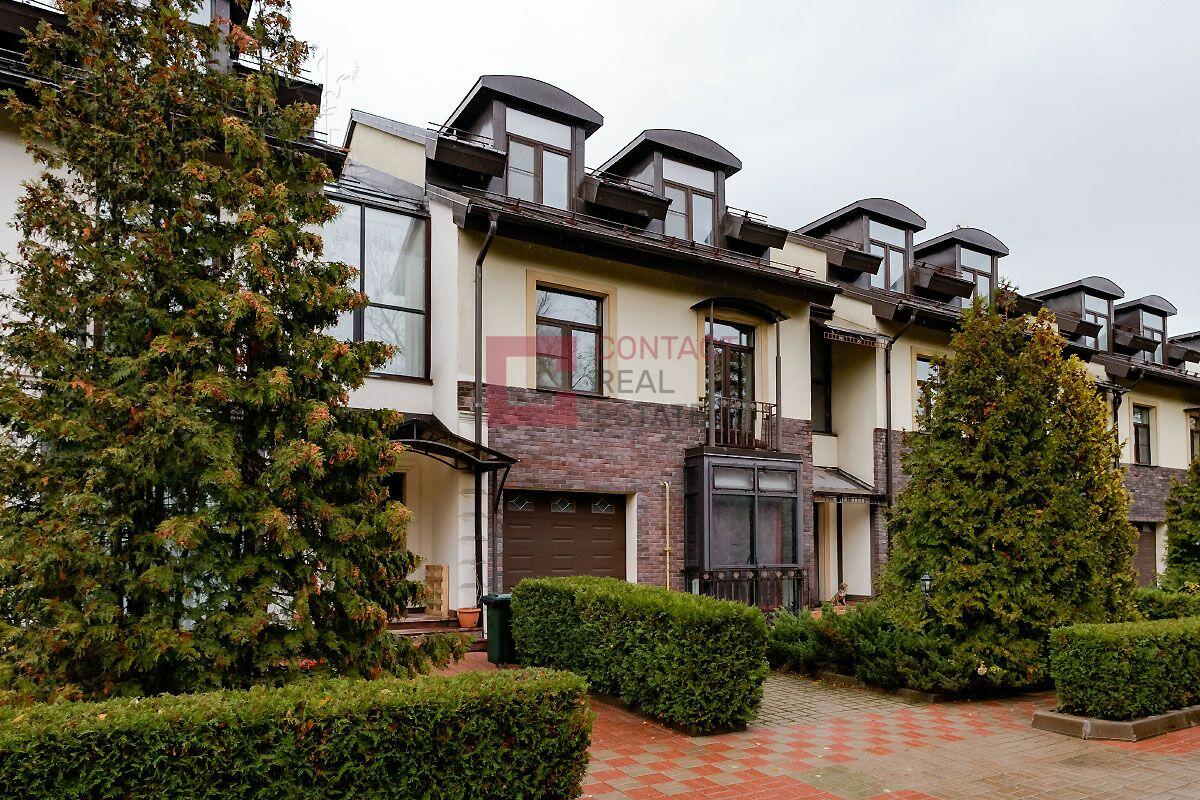 3-этажный таунхаус 350 м² с отделкой