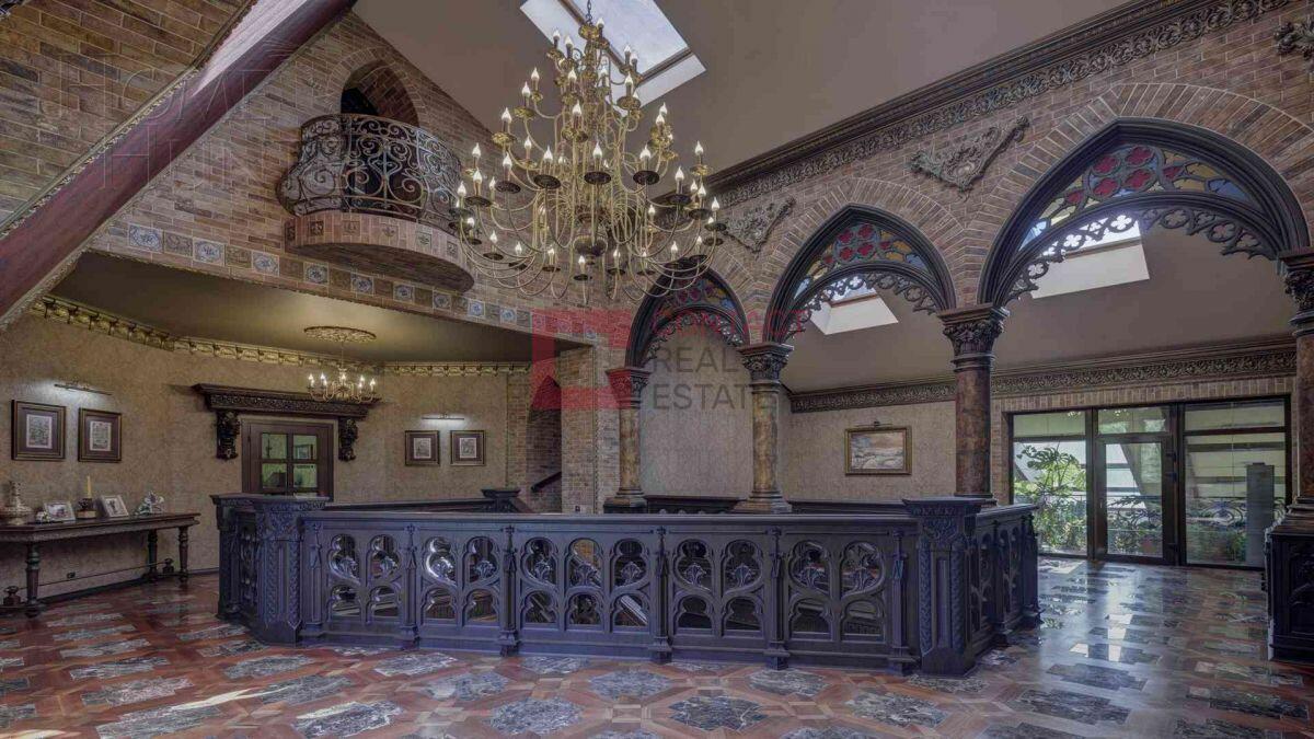 2-этажный коттедж 2 500 м² с отделкой