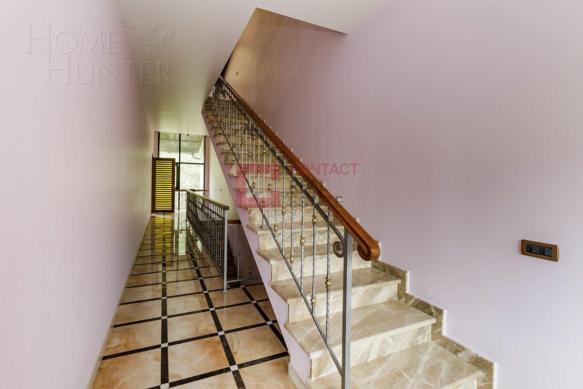 3-этажный таунхаус 350 м² с отделкой