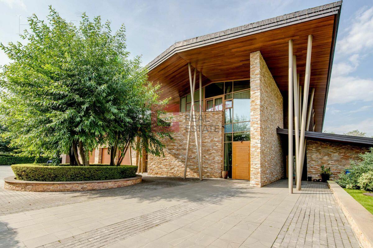 2-этажный коттедж 1 360 м² с отделкой