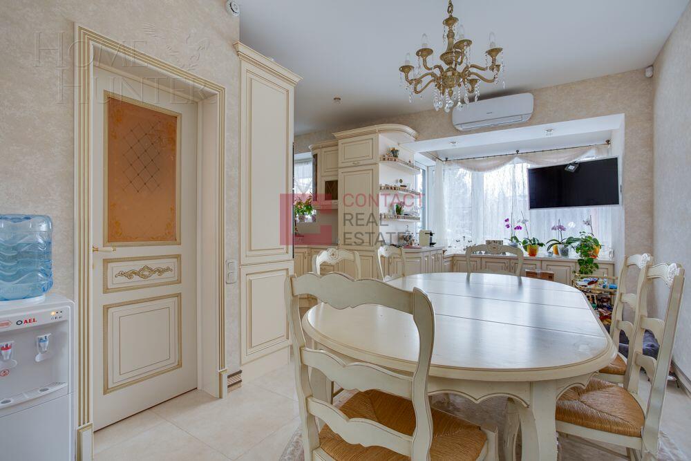 3-этажный таунхаус 300 м² с отделкой