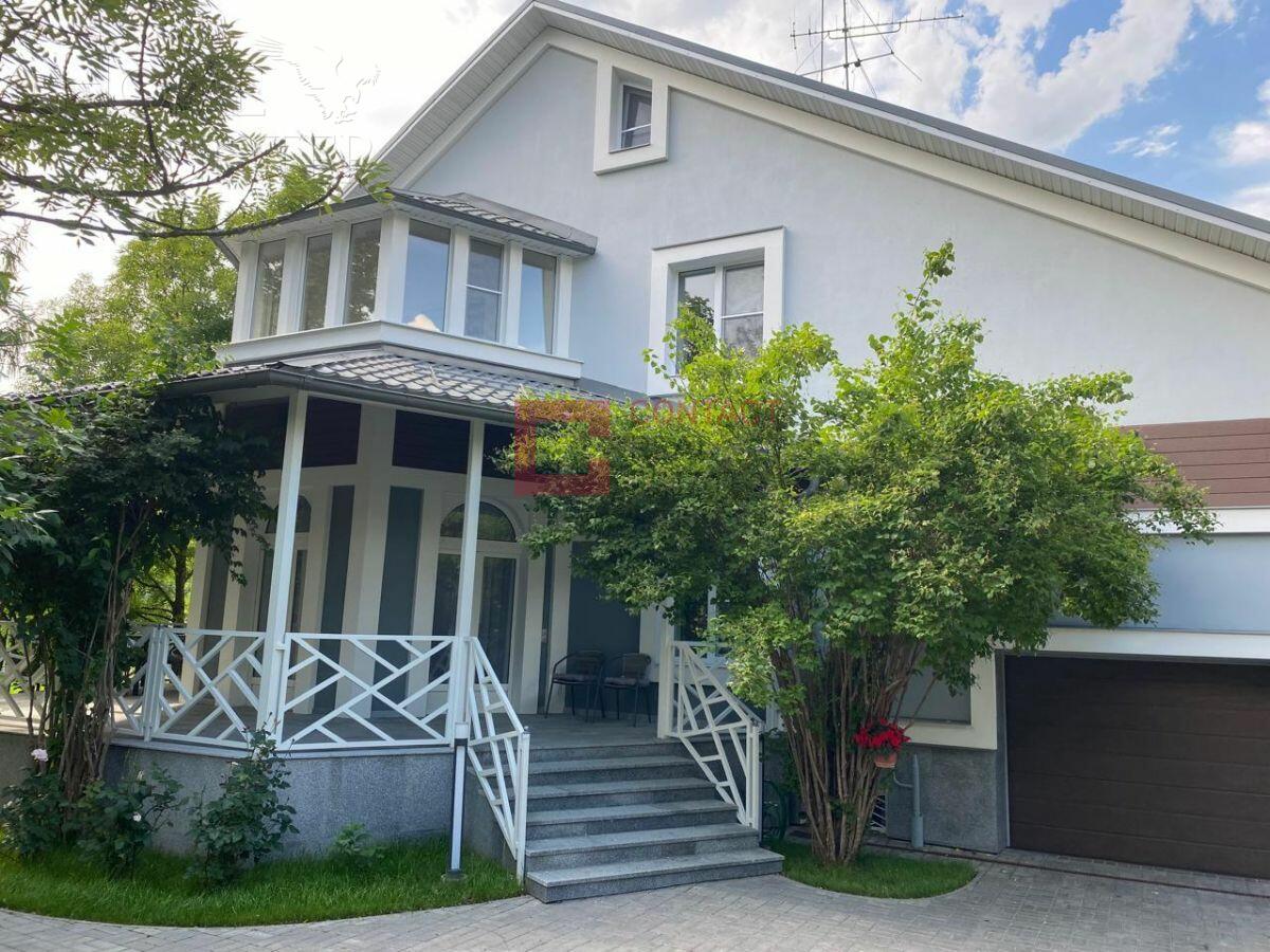 3-этажный коттедж 400 м² с отделкой