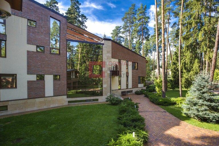 2-этажный коттедж 1 500 м² с отделкой