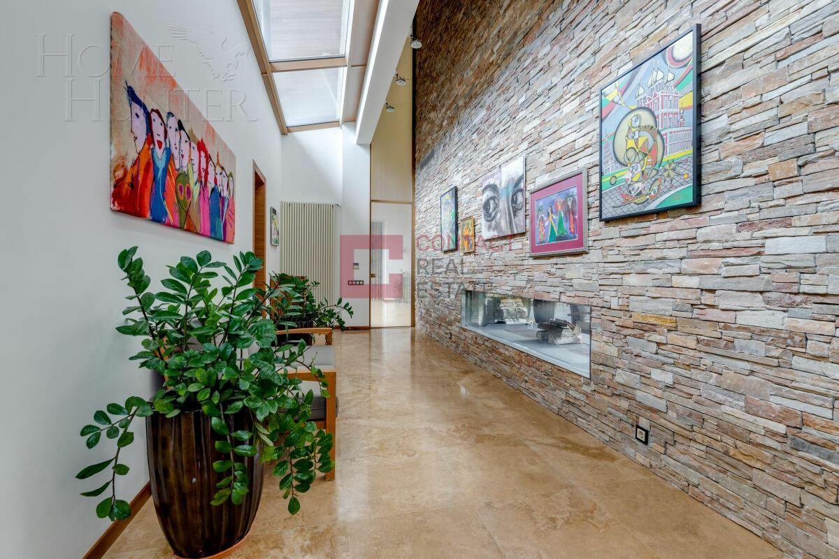 2-этажный коттедж 1 360 м² с отделкой