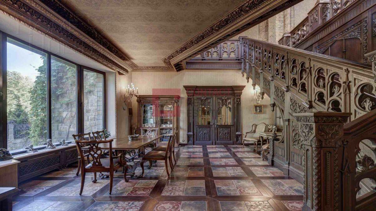 2-этажный коттедж 2 500 м² с отделкой