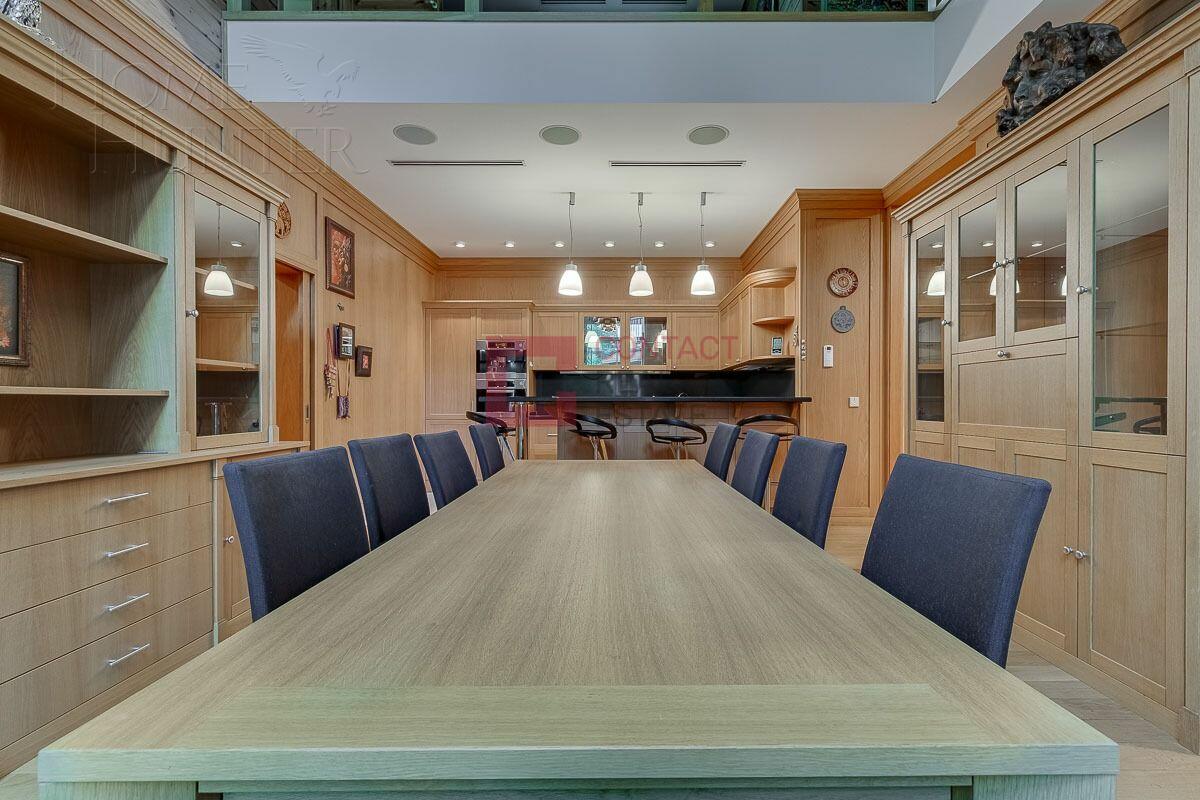 2-этажный коттедж 1 300 м² с отделкой