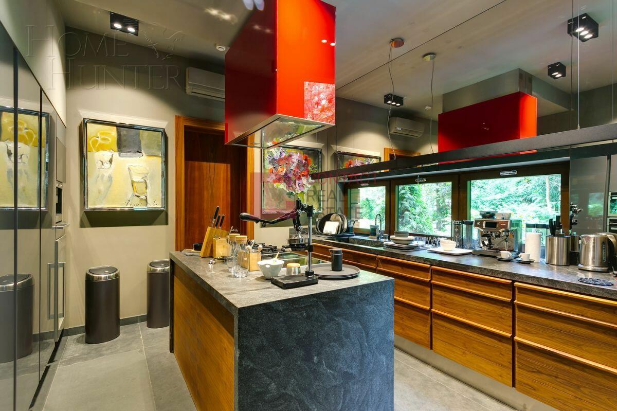 2-этажный коттедж 1 750 м² с отделкой