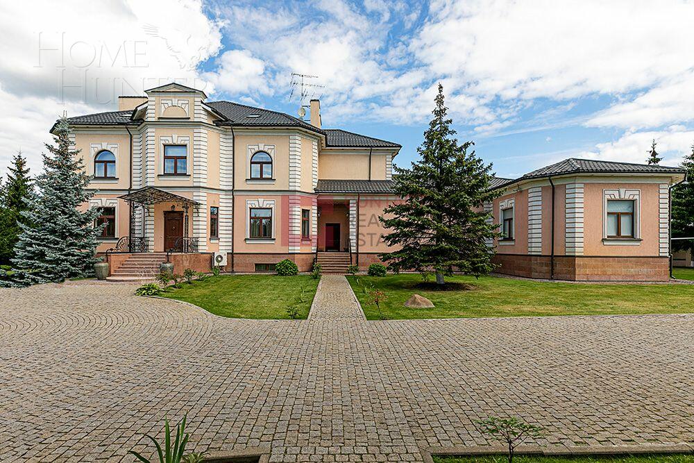 2-этажный коттедж 1 950 м² с отделкой