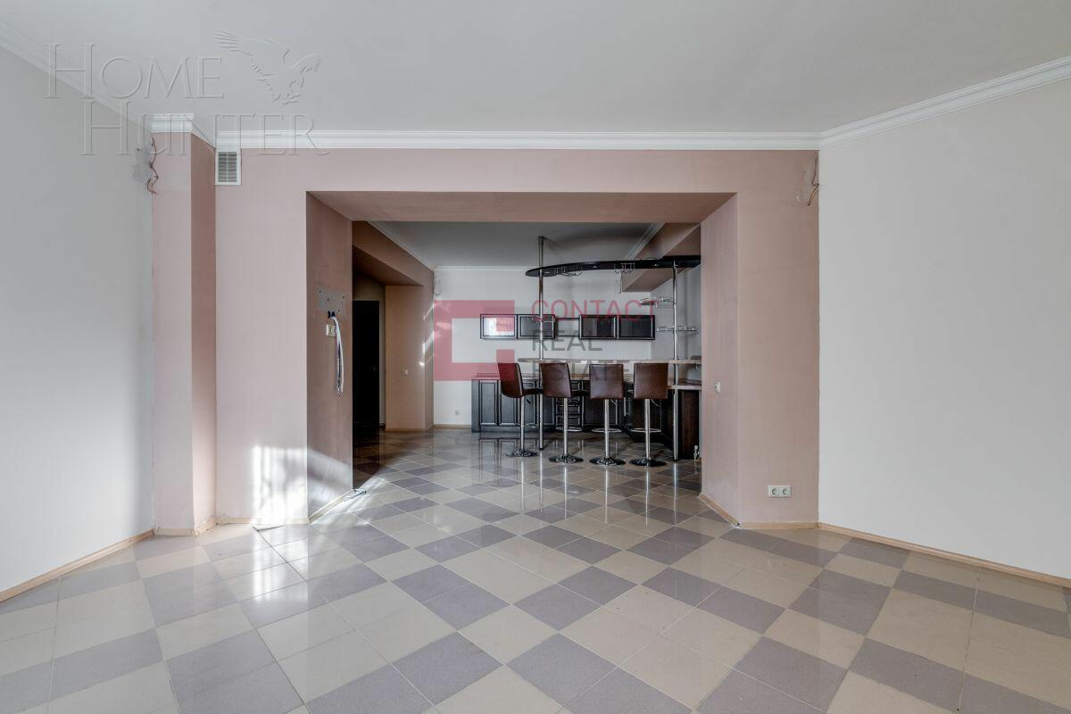 2-этажный коттедж 600 м² с отделкой