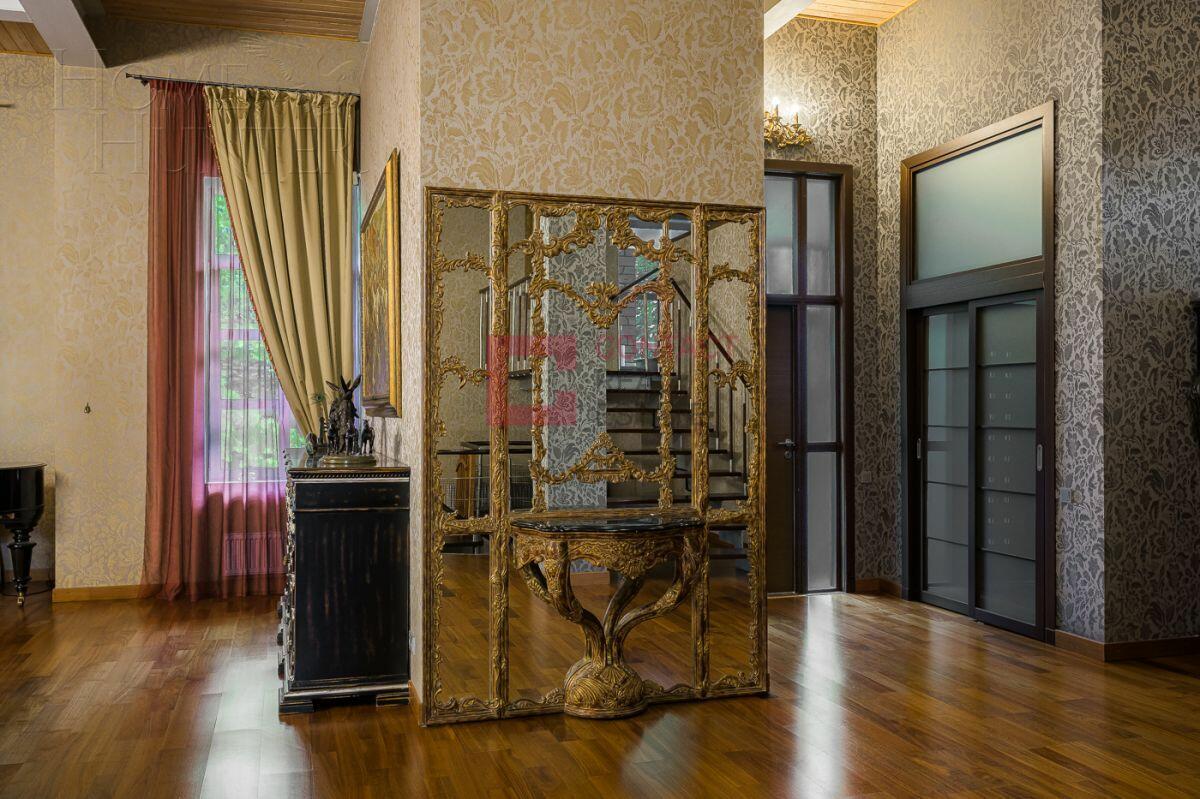 2-этажный коттедж 940 м² с отделкой