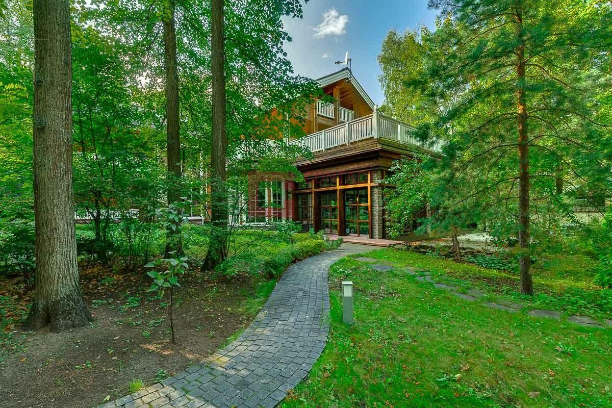 2-этажный коттедж 1 300 м² с отделкой