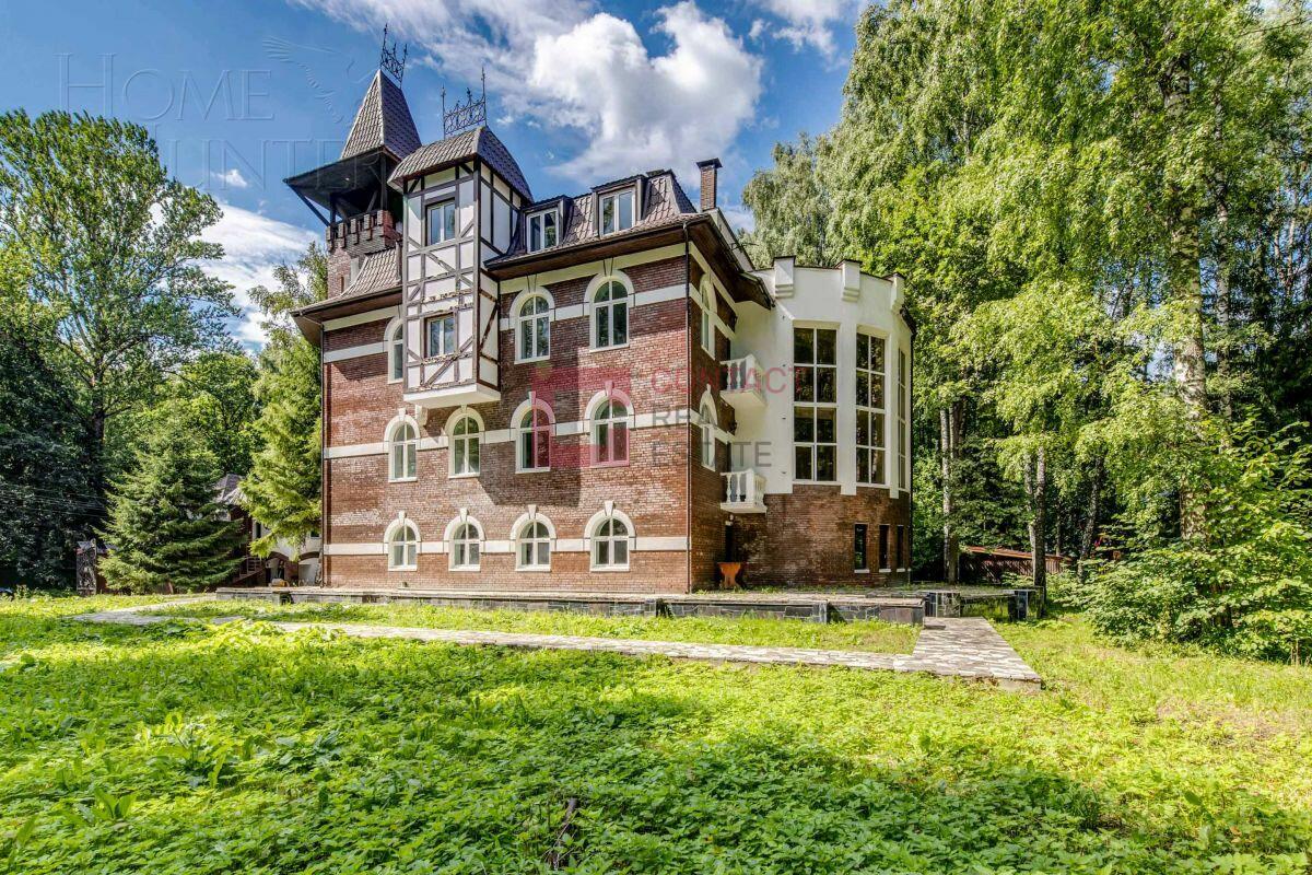 3-этажный коттедж 8 755 м² с отделкой