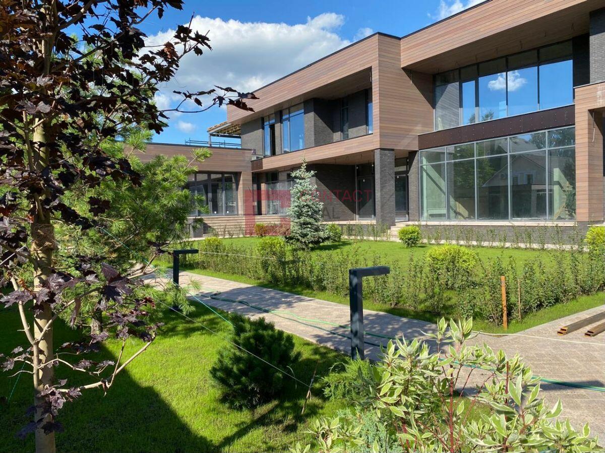 2-этажный коттедж 1 300 м² без отделки