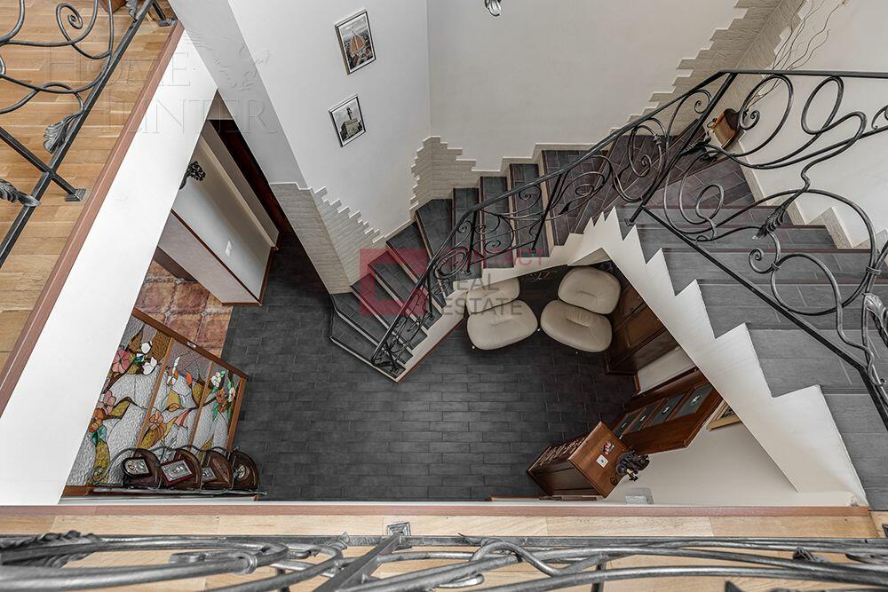 2-этажный коттедж 300 м² с отделкой