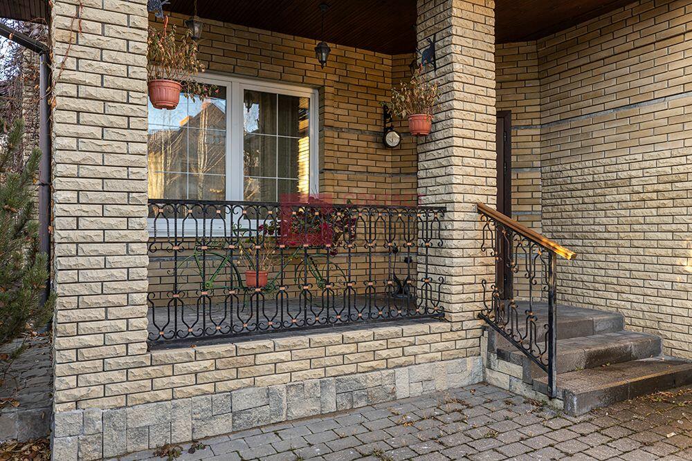 2-этажный коттедж 300 м² с отделкой