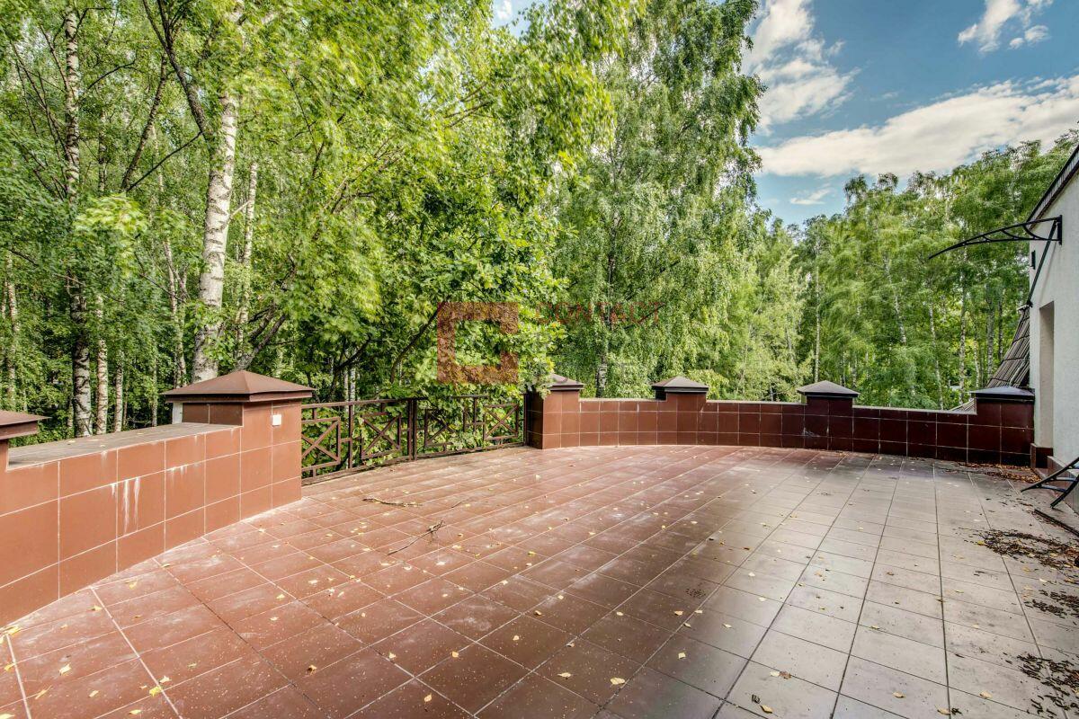 3-этажный коттедж 8 755 м² с отделкой