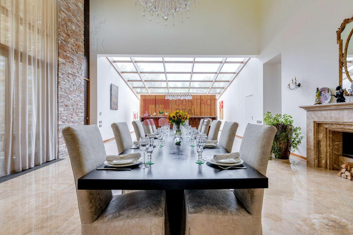 2-этажный коттедж 1 360 м² с отделкой