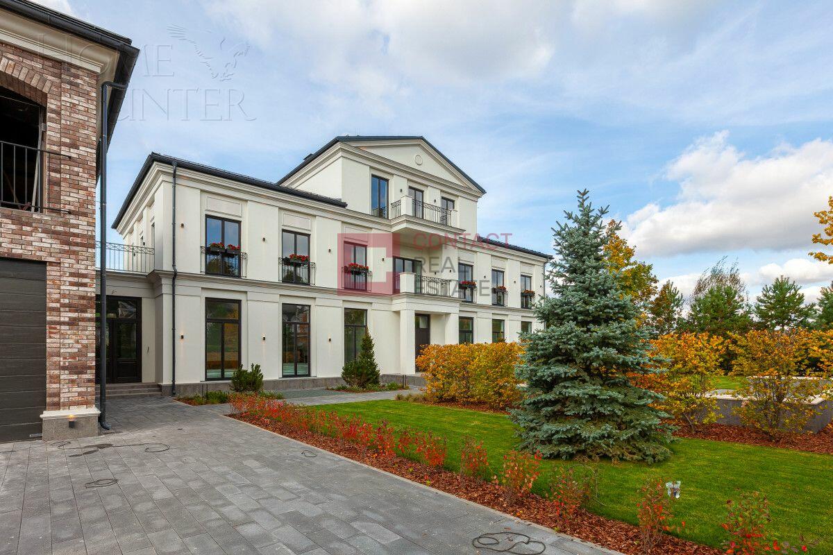 3-этажный коттедж 1 200 м² без отделки