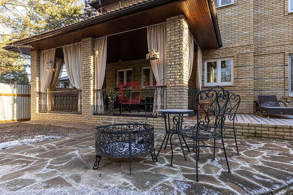 2-этажный коттедж 300 м² с отделкой