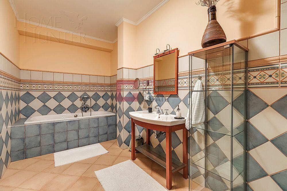 2-этажный коттедж 1 950 м² с отделкой