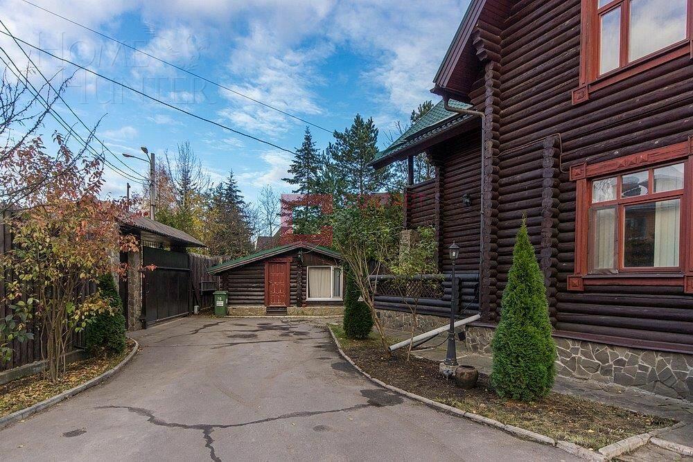 3-этажный коттедж 700 м² с отделкой