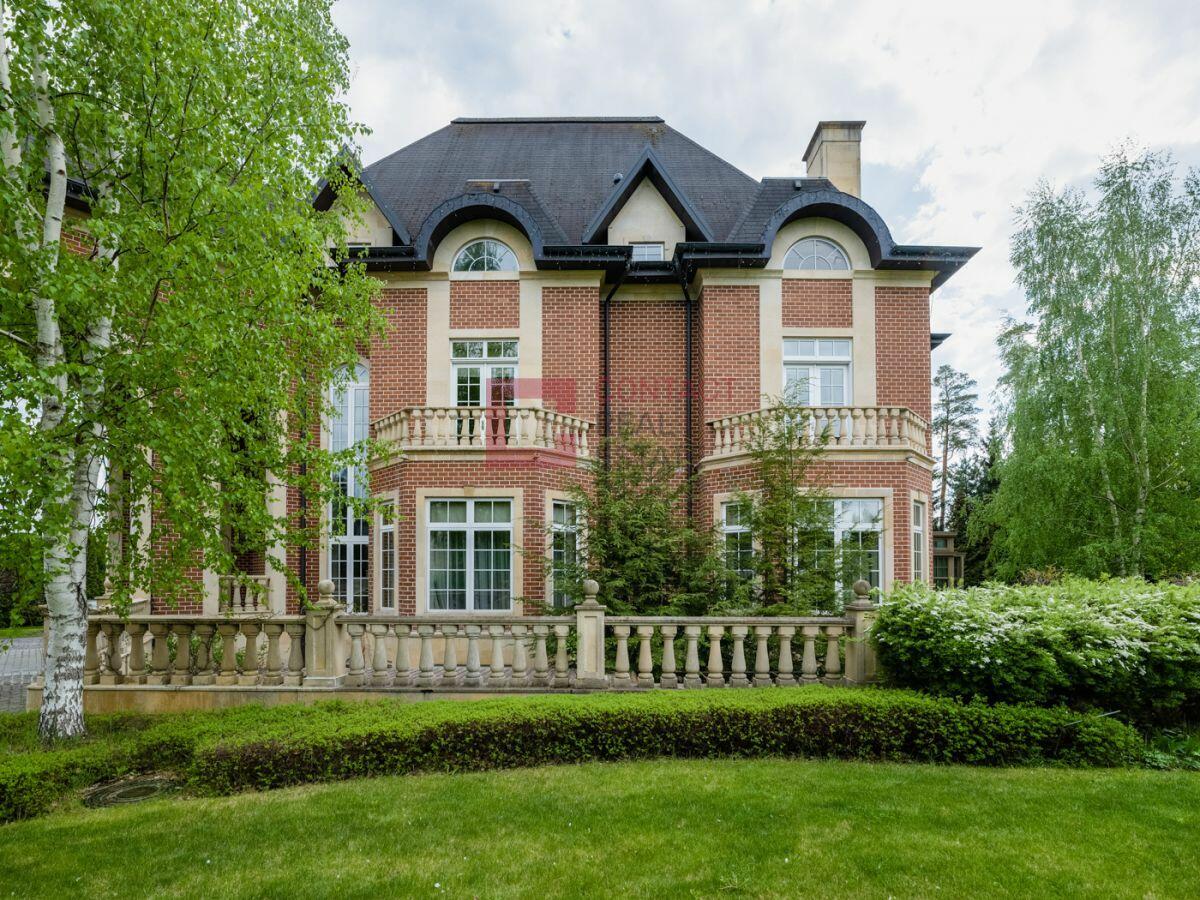 2-этажный коттедж 14 500 м² с отделкой