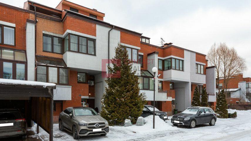 3-этажный таунхаус 300 м² с отделкой