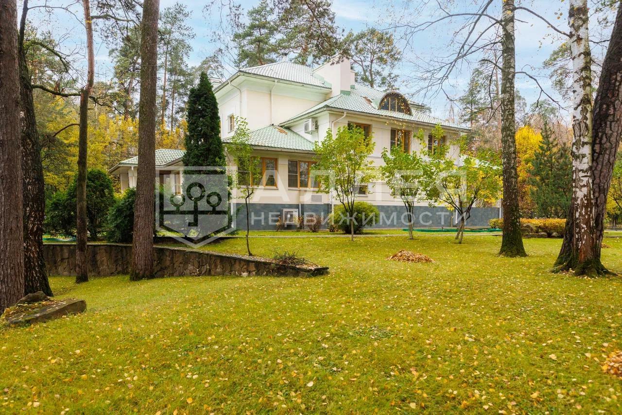 3-этажный коттедж 602 м² с отделкой