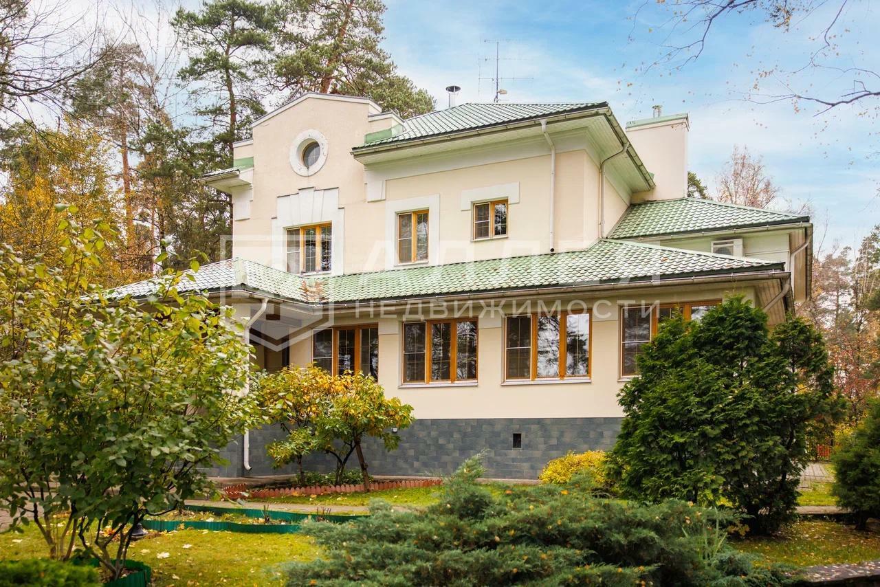 3-этажный коттедж 602 м² с отделкой