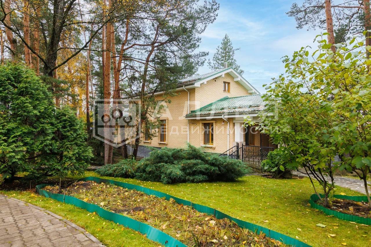 3-этажный коттедж 602 м² с отделкой