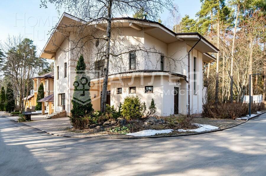 2-этажный коттедж 400 м² с отделкой