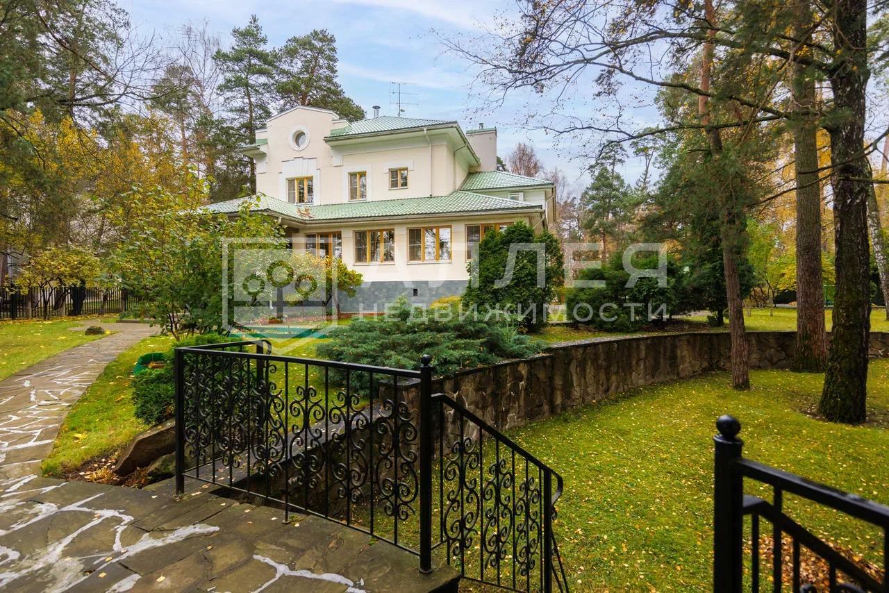 3-этажный коттедж 602 м² с отделкой