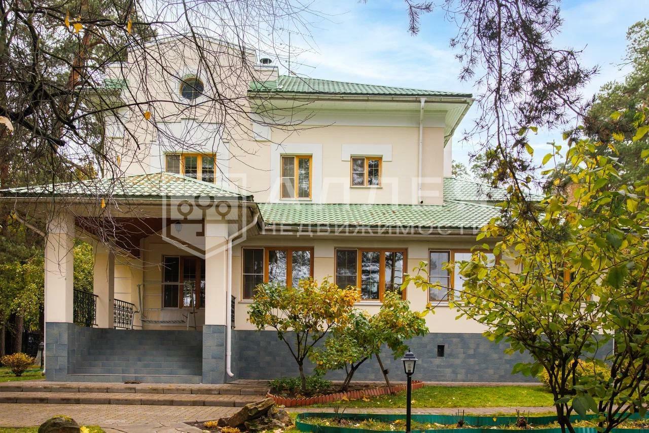 3-этажный коттедж 602 м² с отделкой