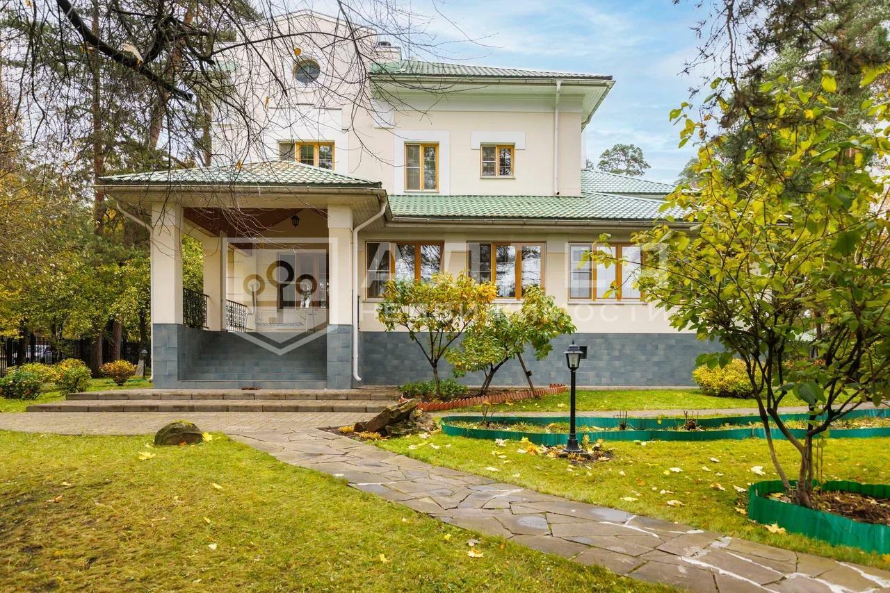 3-этажный коттедж 602 м² с отделкой