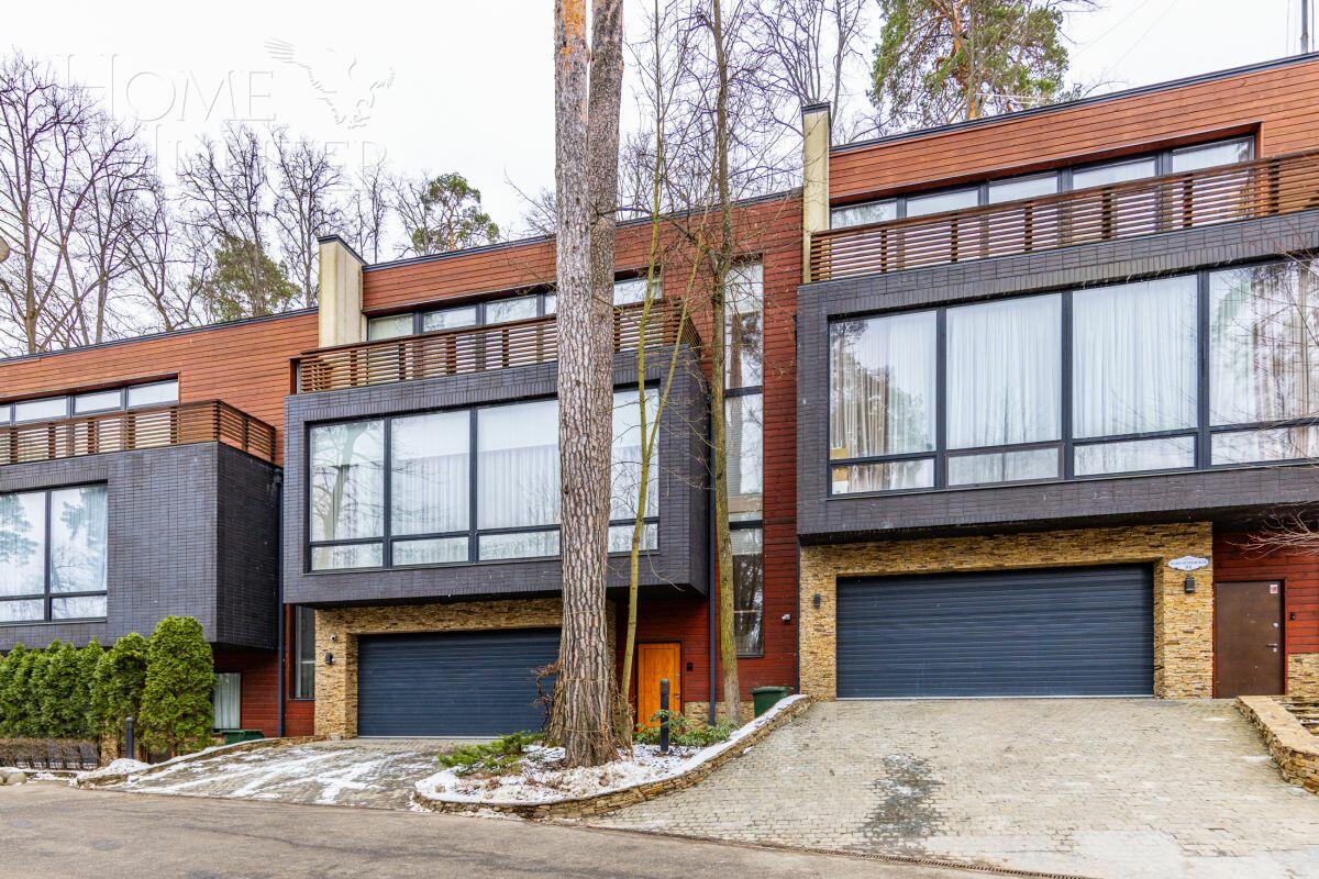 3-этажный таунхаус 340 м² с отделкой