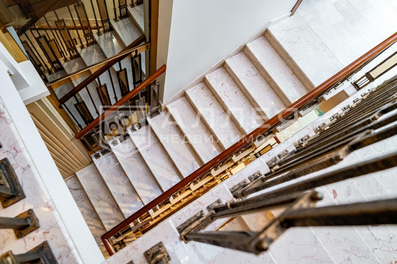 2-этажный коттедж 1 063 м² с отделкой