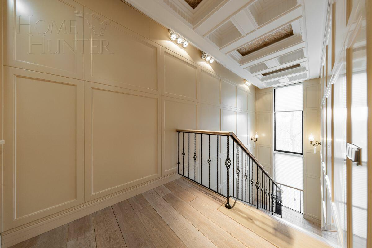 3-этажный таунхаус 340 м² с отделкой