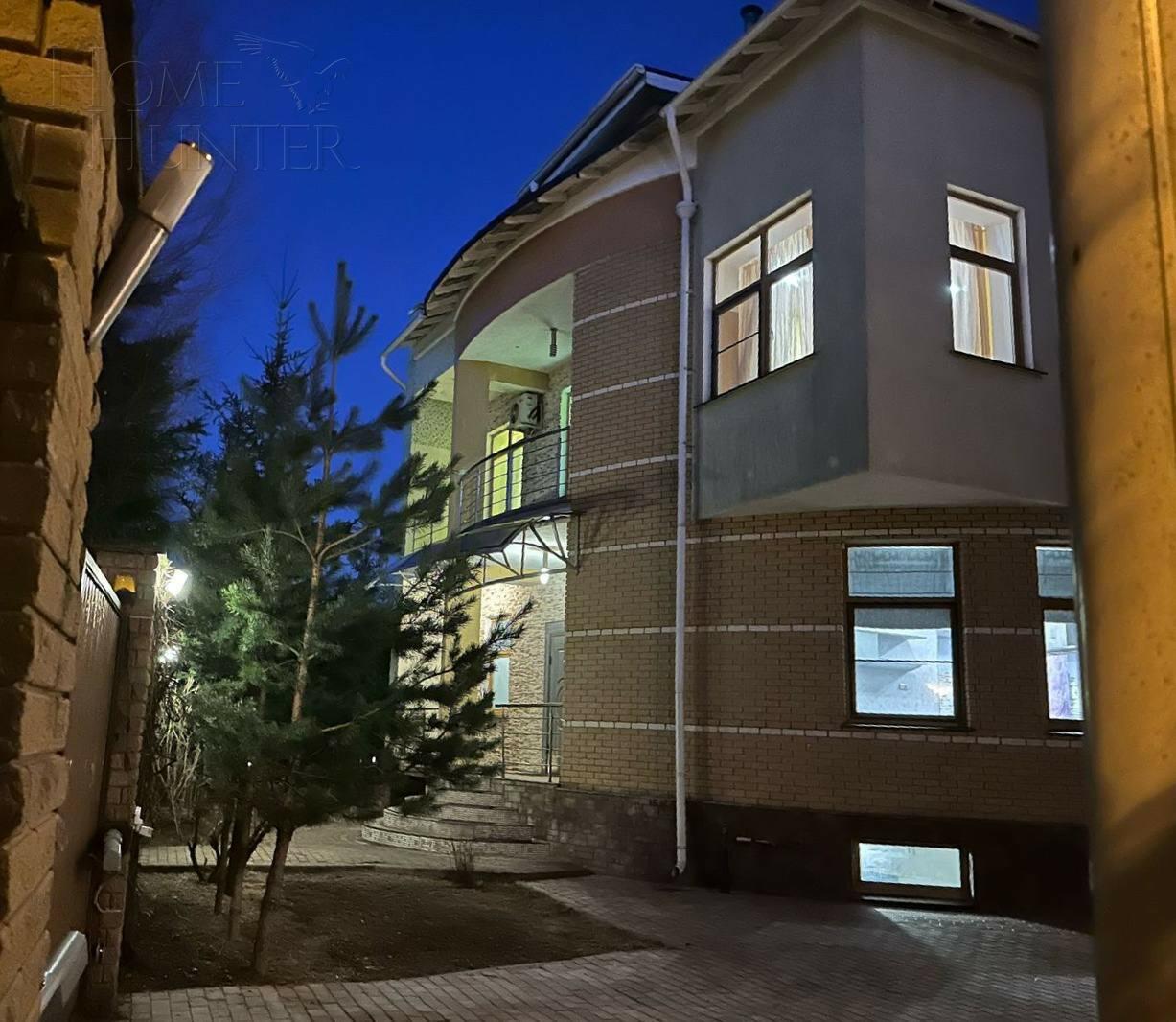 3-этажный коттедж 560 м² с отделкой