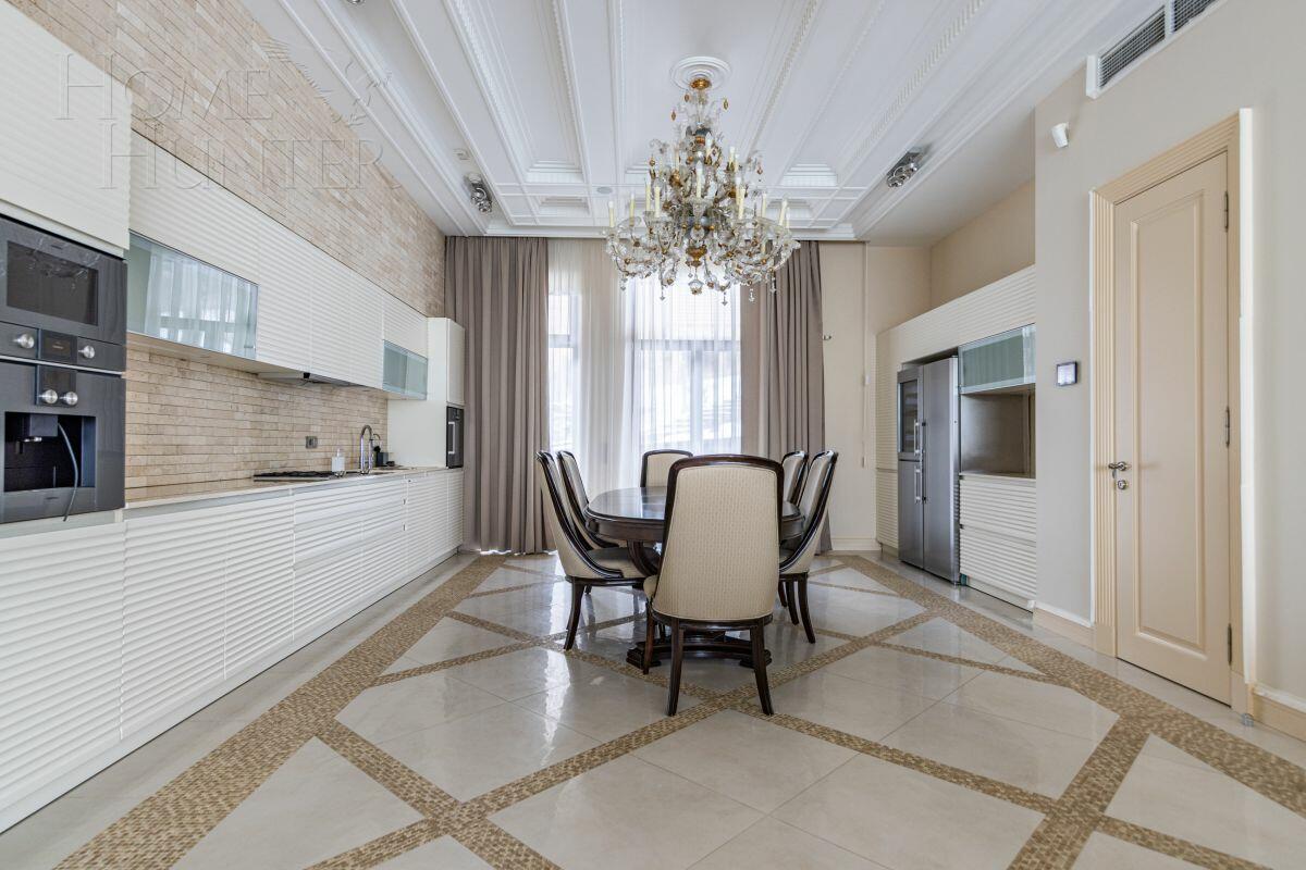 3-этажный таунхаус 340 м² с отделкой