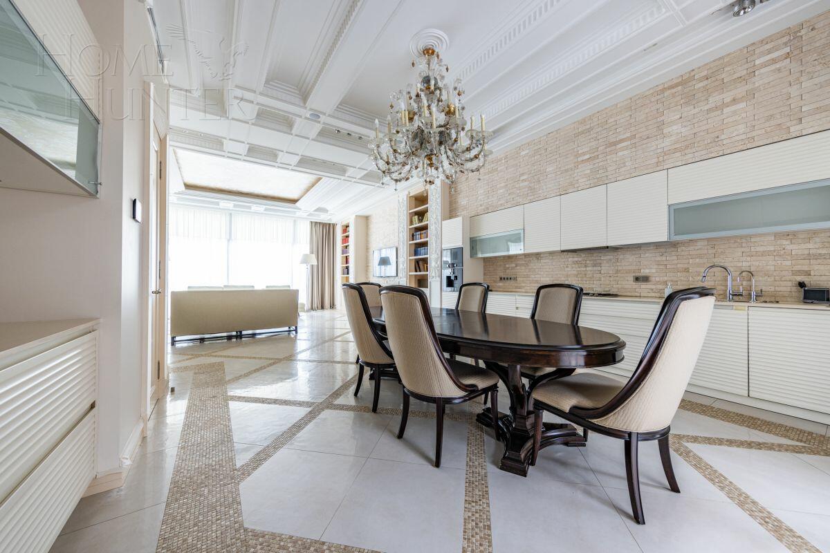 3-этажный таунхаус 340 м² с отделкой