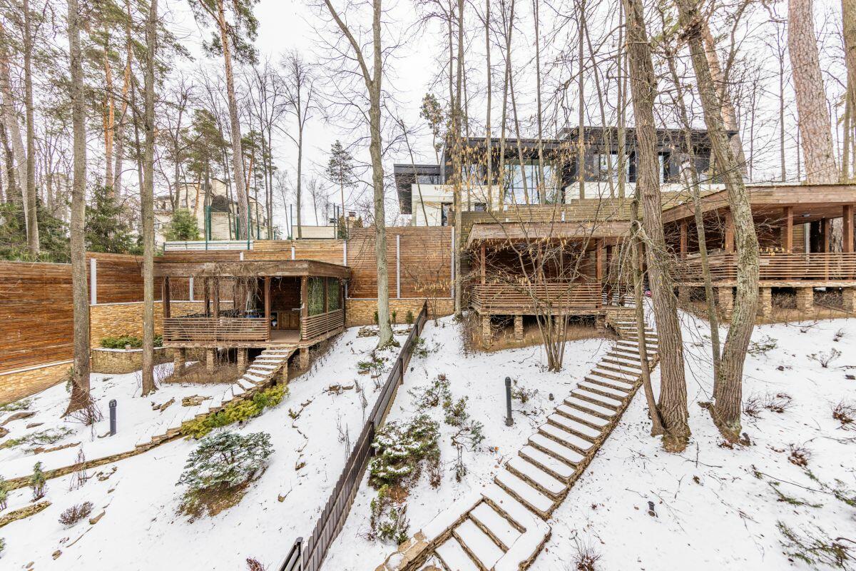 3-этажный таунхаус 340 м² с отделкой