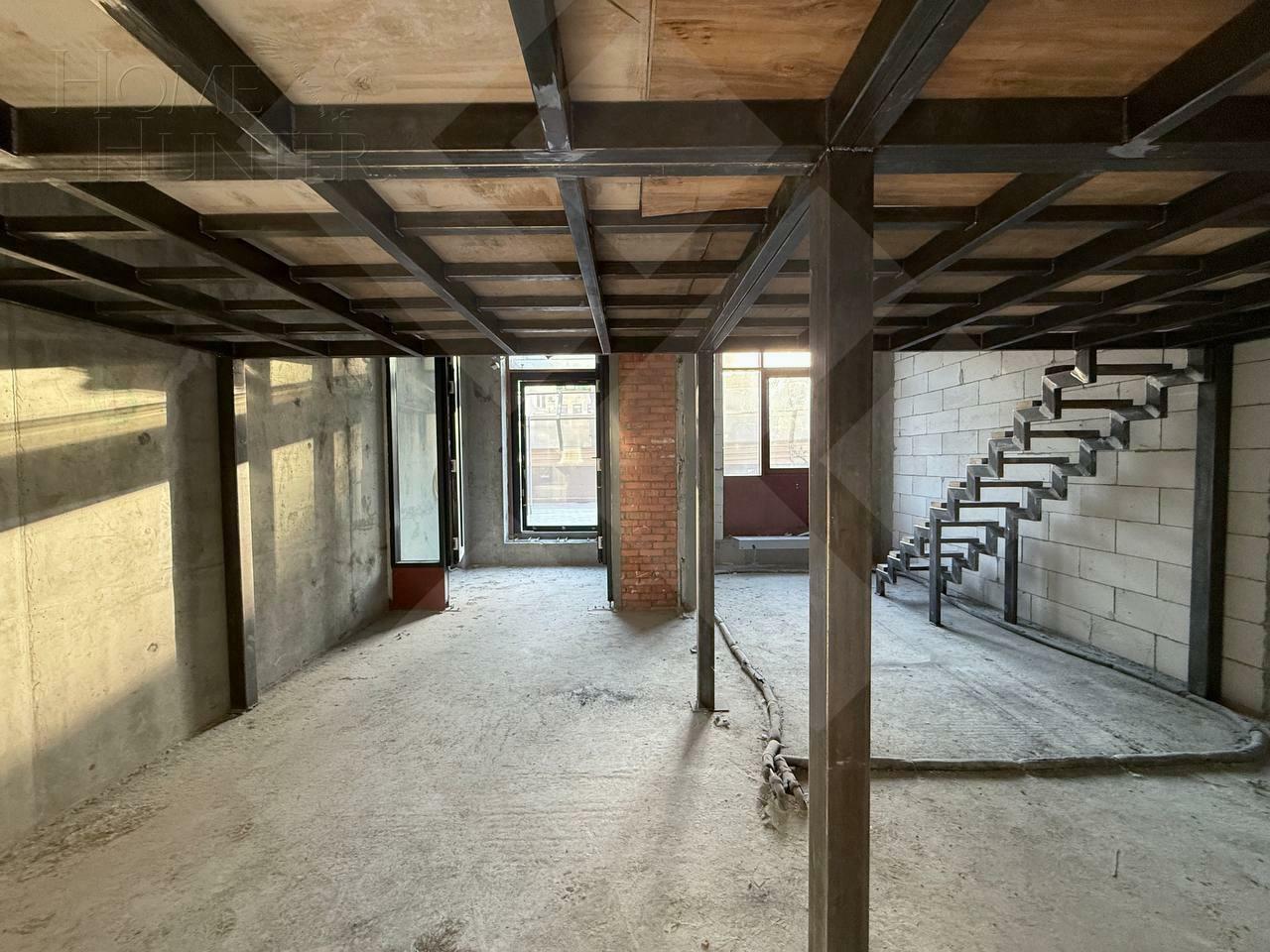 2-УРОВНЕВЫЕ АПАРТАМЕНТЫ БЕЗ ОТДЕЛКИ 68.4 М² НА 1 ЭТАЖЕ