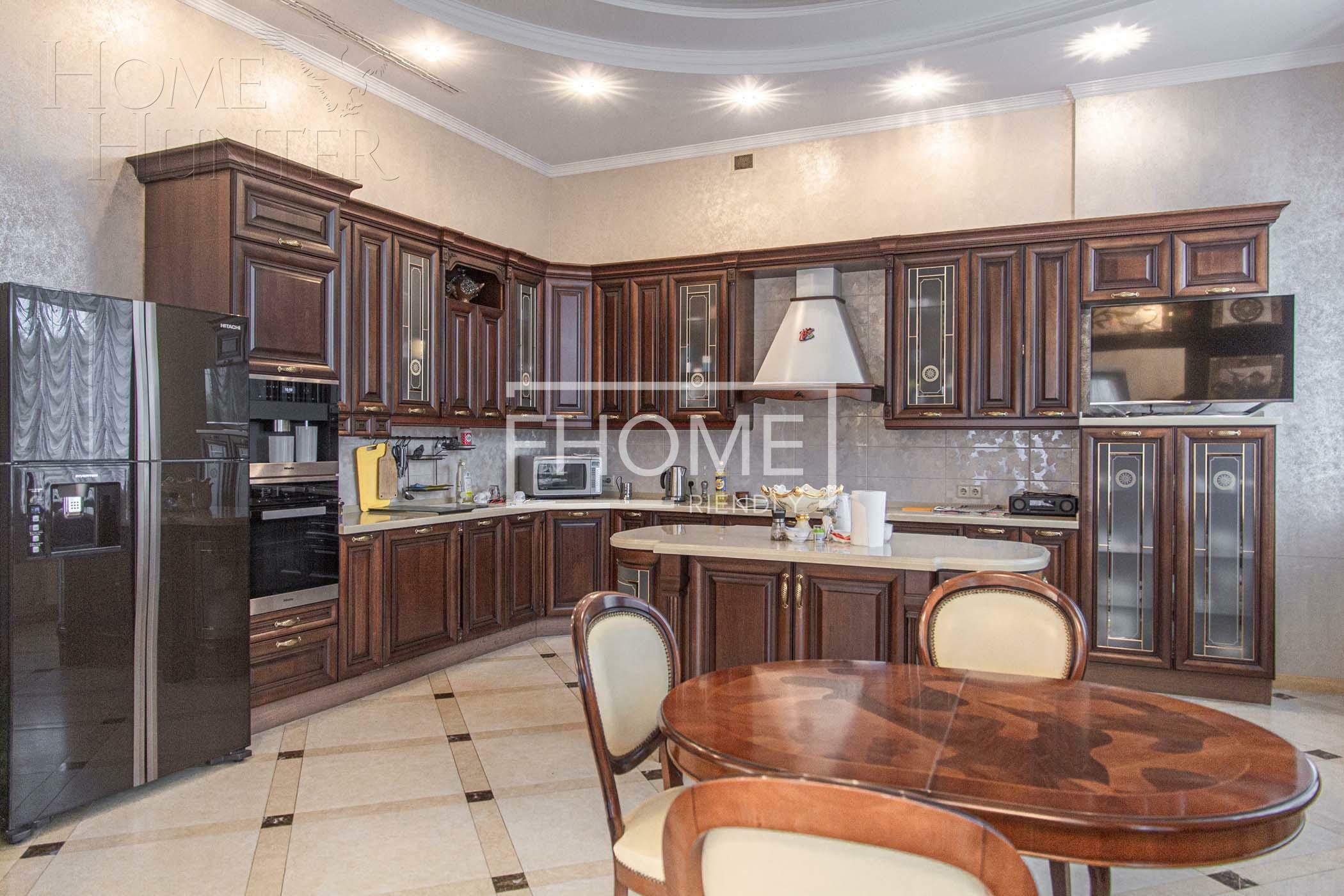 2-этажный коттедж 1 200 м² с отделкой