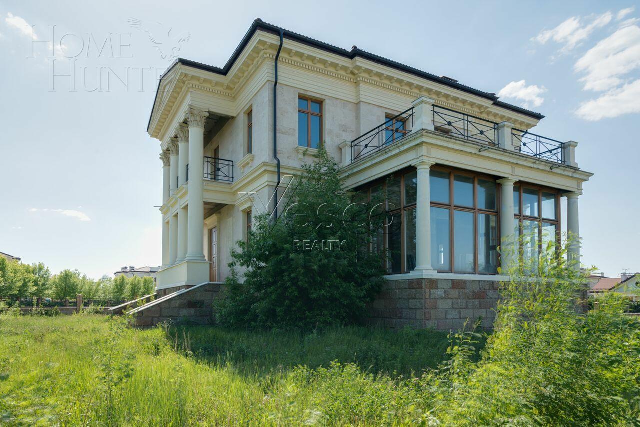 2-этажный коттедж 680 м² без отделки