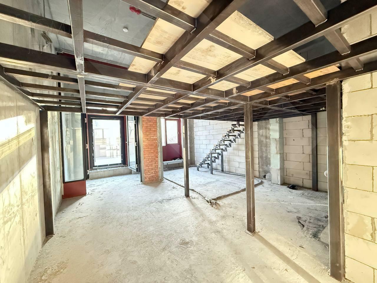 2-УРОВНЕВЫЕ АПАРТАМЕНТЫ БЕЗ ОТДЕЛКИ 68.4 М² НА 1 ЭТАЖЕ